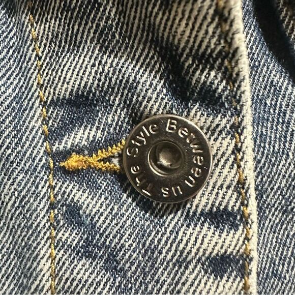The Style Between Us Denim Jean Jacket Size M - Picture 4 of 11